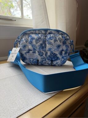 Simply Southern Blue Floral quilted Crossbody Bag NWT